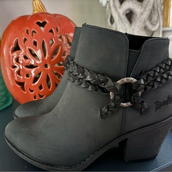 Black suede cowgirl/western boots. - Picture 3 of 6